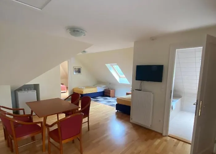 弗尼克斯酒店 4* Balatonföldvár