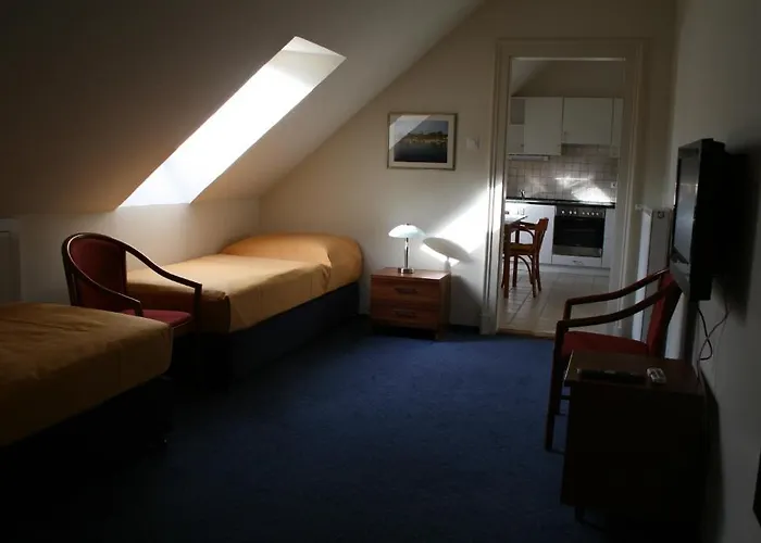 弗尼克斯酒店 Balatonföldvár